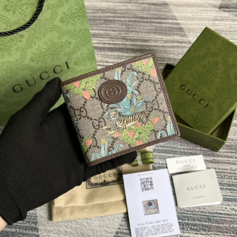G*u*i wallets & purse